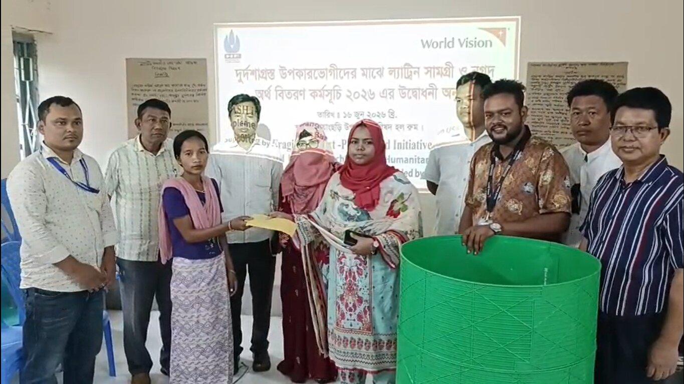 রোয়াংছড়িতে ১৫৫ সুবিধাবঞ্চিত পরিবার পেল ল্যাট্রিন সামগ্রী ও নগদ সহায়তা